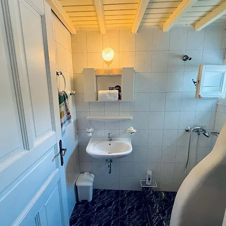 Stylish 2 Bd Escape With Patio At Apartment *